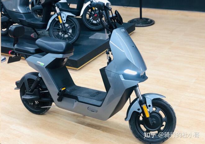 电动车新国标选购指南_电动车品牌选购技巧_绿源电瓶车是什么电池