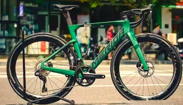 瑞克多系列2025年款全解读:为速度而生的顶级至入门车型推荐-有驾