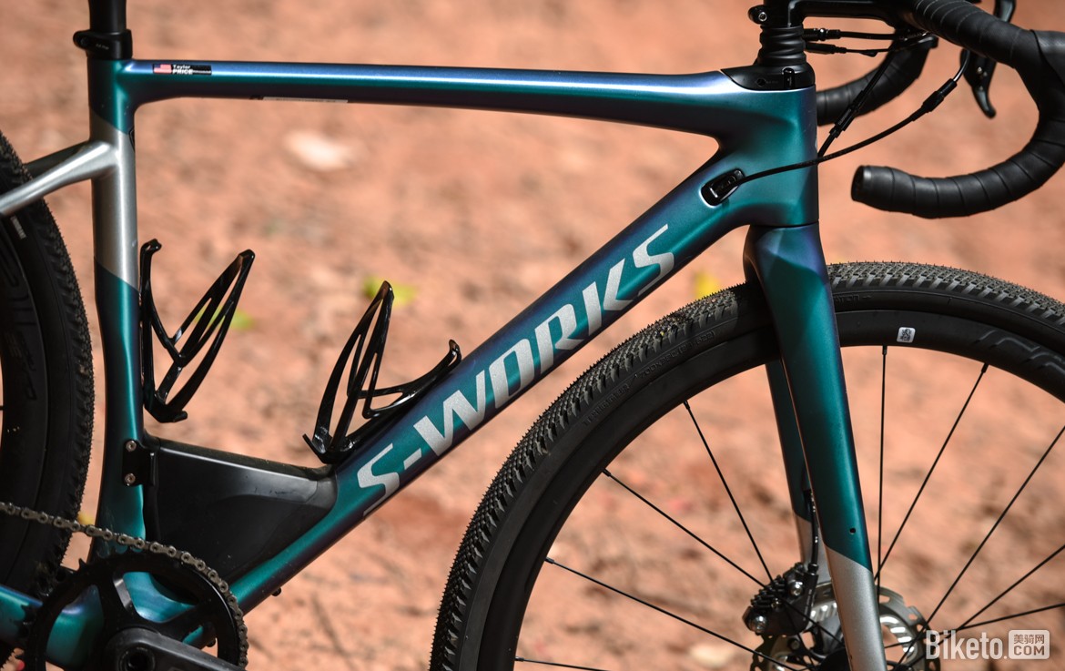 全地形公路车Gravel Bike S-Works Diverge涂装变色龙漆面工艺_rockshox xc32_全地形公路车Gravel Bike S-Works Diverge Future Shock减震器渐进式弹簧