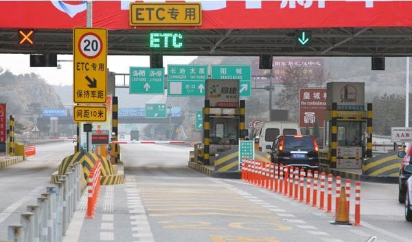 盘刹和鼓刹哪个更安全_汽车刹车系统盘式与鼓式区别_盘式刹车与鼓式刹车优缺点对比