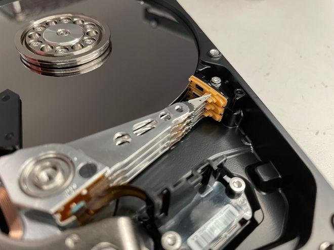 硬盘片是什么材质_硬盘盘片材料有哪几种_硬盘盘片材料