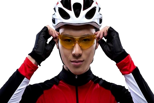 骑行安全_自行车运动员训练方法_头盔选购
