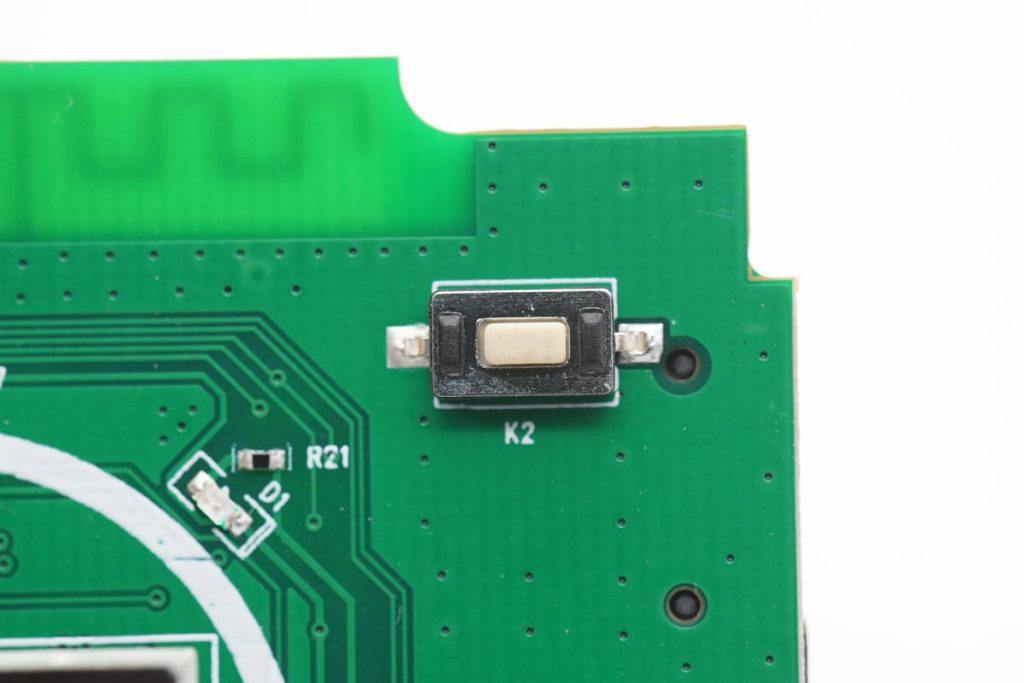 机乐堂车载蓝牙发射器拆解_智能蓝牙gps定位车充_机乐堂带线款多端口车载蓝牙发射器