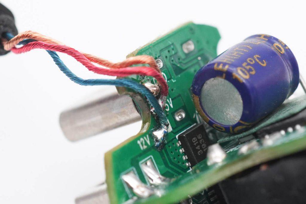 机乐堂车载蓝牙发射器拆解_机乐堂带线款多端口车载蓝牙发射器_智能蓝牙gps定位车充