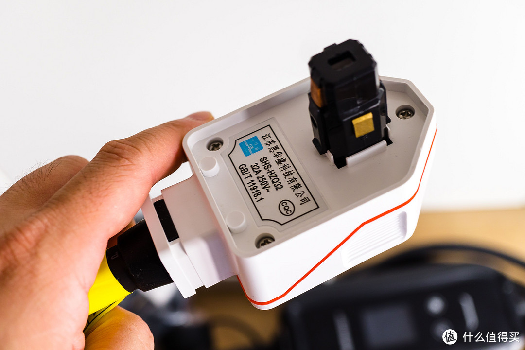 随车充缆上控制与保护装置_智能蓝牙gps定位车充_随车充模式2