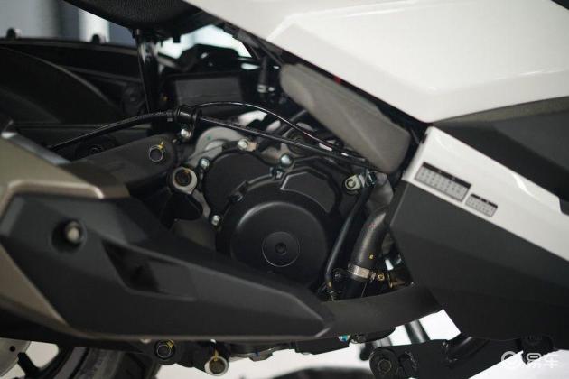 光阳赛艇S350黑武士 31980元 性价比踏板摩托车_庞巴迪350多少钱