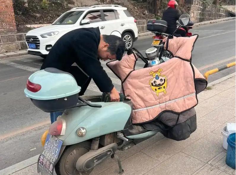 2025年换电池钠电铅酸石墨烯锂电怎么选划算_48v20ah锂电池价格