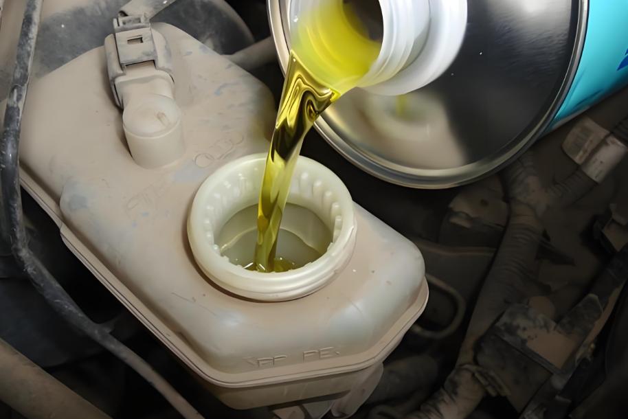 刹车液变质未更换_刹车线汽车_制动液多久换一次