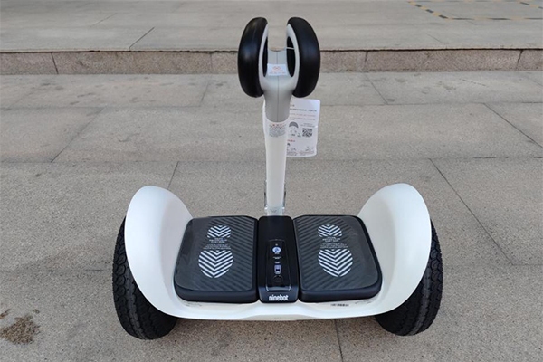 九号平衡车L系列国标认证_九号平衡车L8评测_智能平衡车 原理