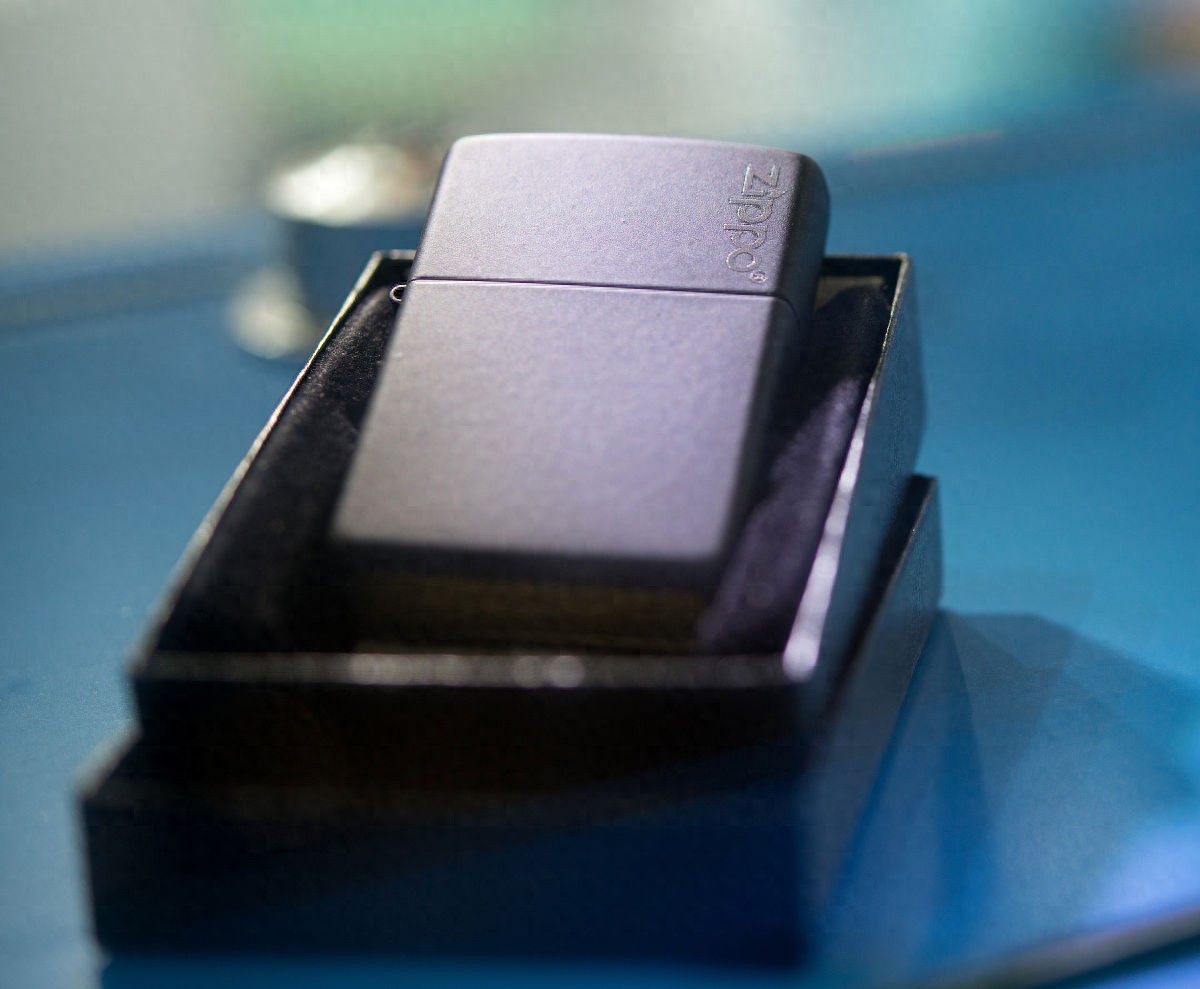 星空·综合体育官网入口 盔甲机与常规机大比拼：Zippo打火机的两种灵魂