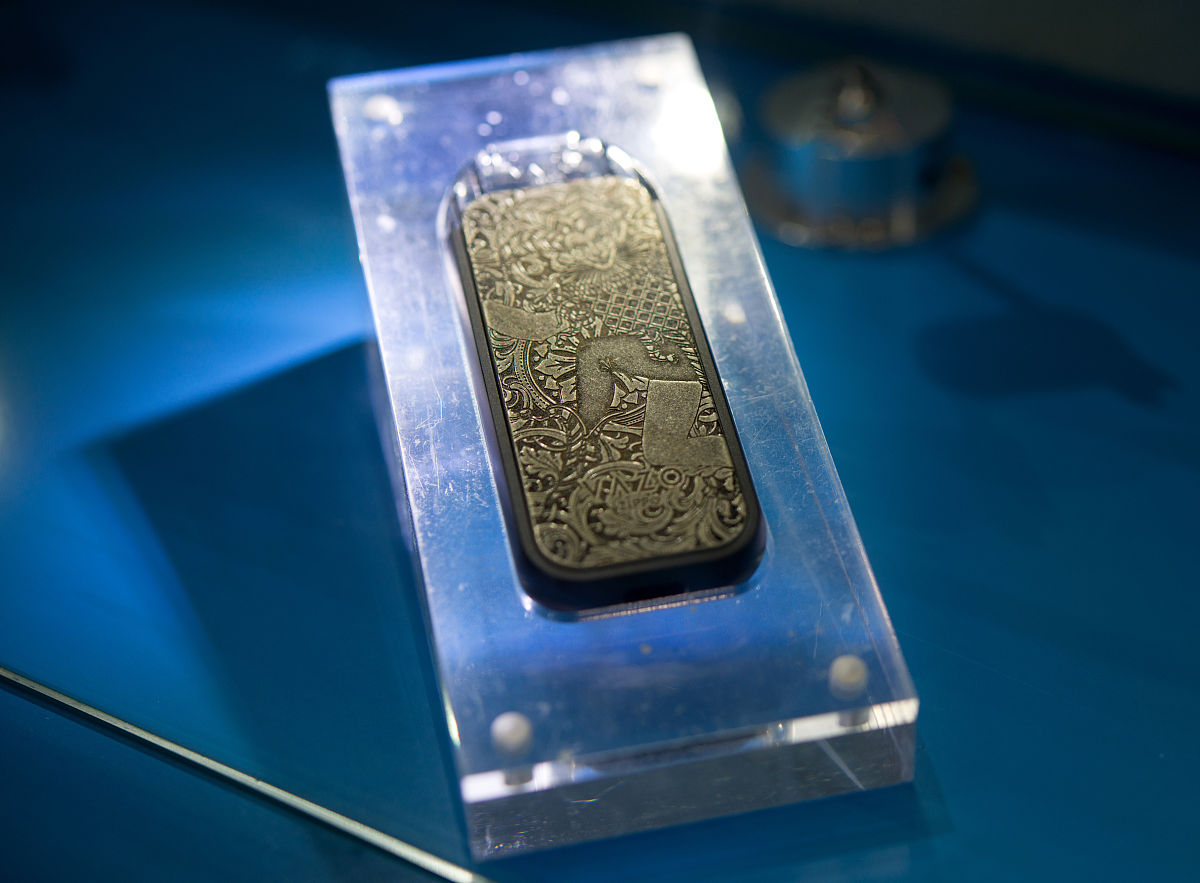 zippo打火机玩法入门_Zippo工业美学设计差异_Zippo盔甲机与常规机对比