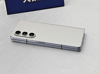 对于三星Galaxy Z Fold5的上手体验而言,它是一款追求平衡的折叠旗舰 。