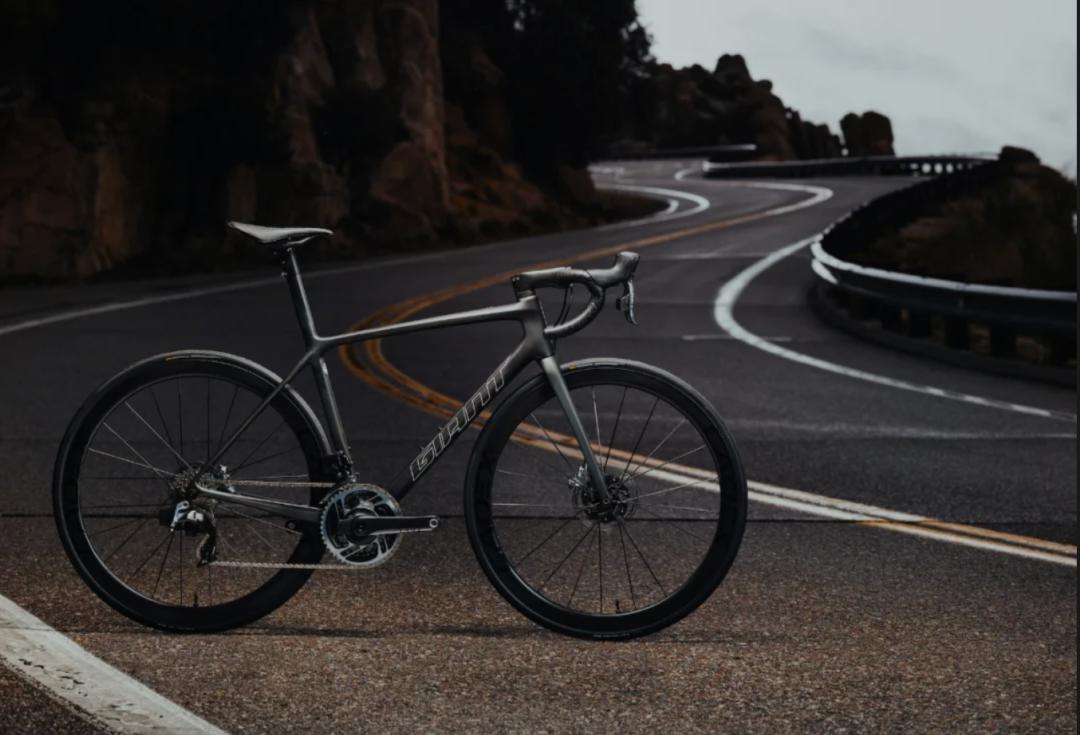 星空体育平台官网入口 2021自行车选购攻略：附十款2020最佳超轻公路自行车