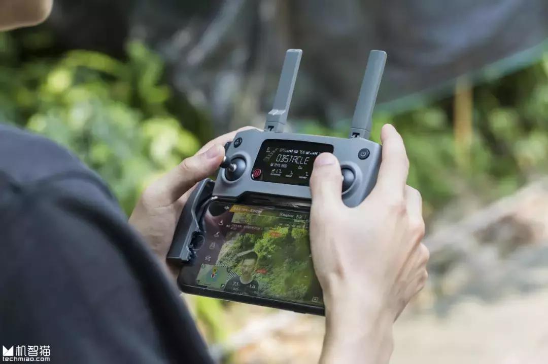 大疆御Mavic 2专业版评测_大疆御Mavic 2变焦版对比_mavic air适合新手