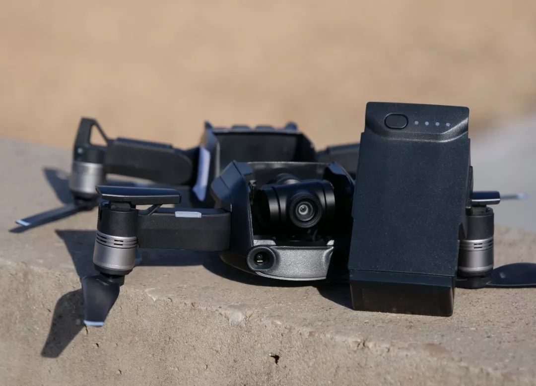 mavic air适合新手_大疆Mavic Air24mm广角镜头全景拍摄_大疆Mavic Air避障功能