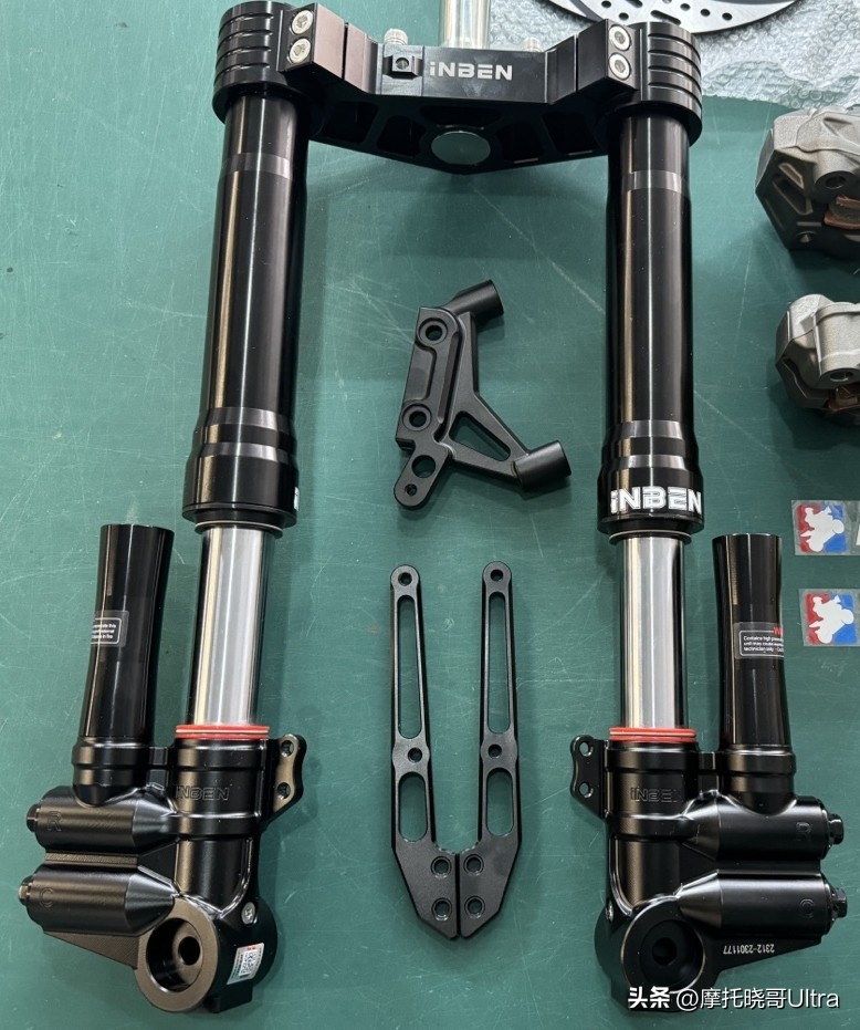 弹簧前叉拆装_优缺点对比_摩托车正叉倒叉区别