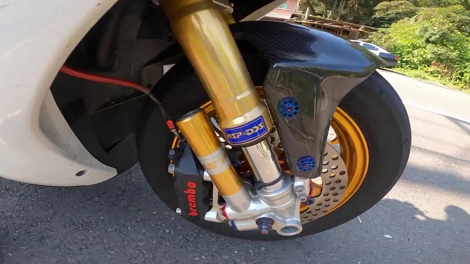 摩托车悬架系统_弹簧前叉拆装_正叉与倒叉对比