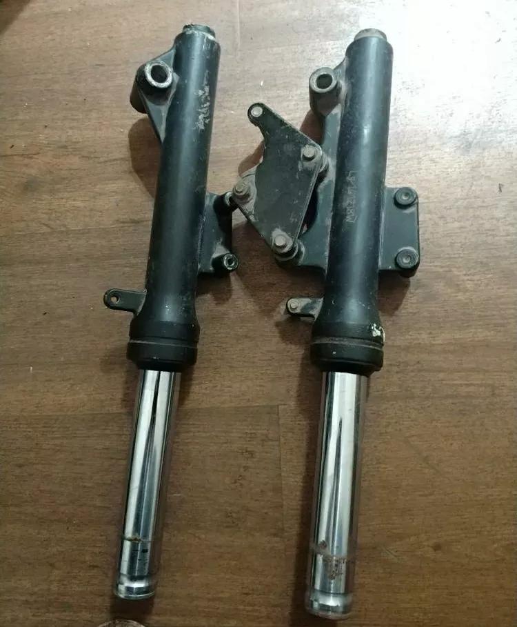 弹簧前叉拆装_电动车减震漏油油封更换_电动车前减震漏油维修