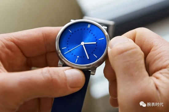 奥克斯与初级奥克斯系列梅萨2.22这款腕表，它是奥克斯品牌旗下的，属于初级奥克斯系列里的梅萨2.22型号的一款计时。