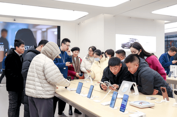 华为Mate 70系列发布_HUAWEI Mate X6折叠屏手机_太原华为体验店