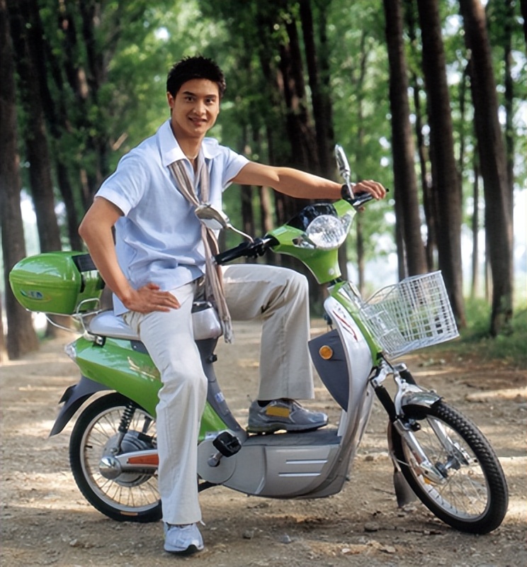 暗网下载 小刀电动车明星代言人最多，但在我心里还不及一个他！