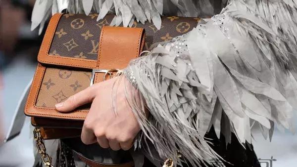 zippy是lv吗_LV Monogram老花类_LV包包盘点