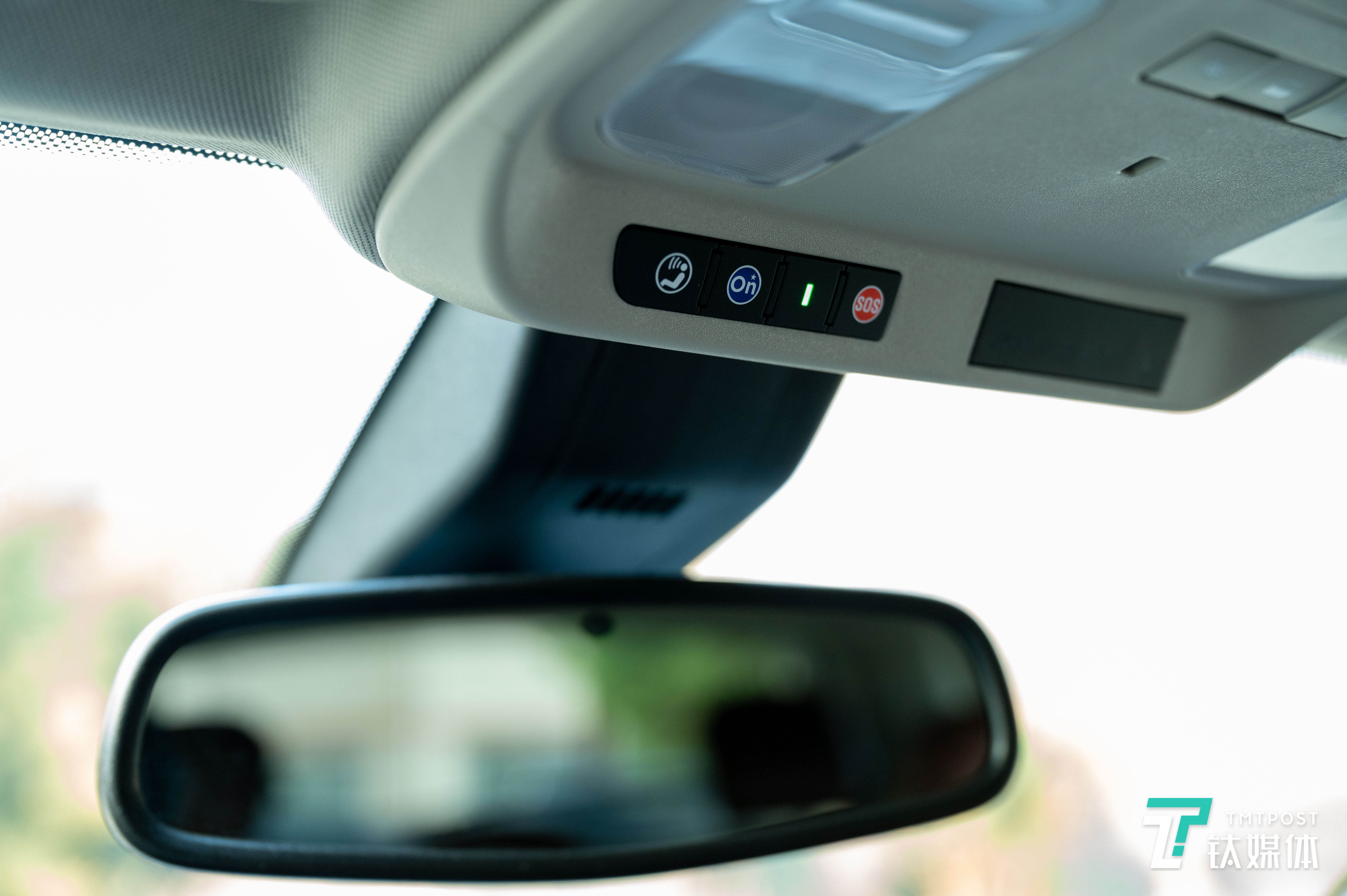 车内安吉星系统最好用的就是“人工服务”可以与APP形成互补