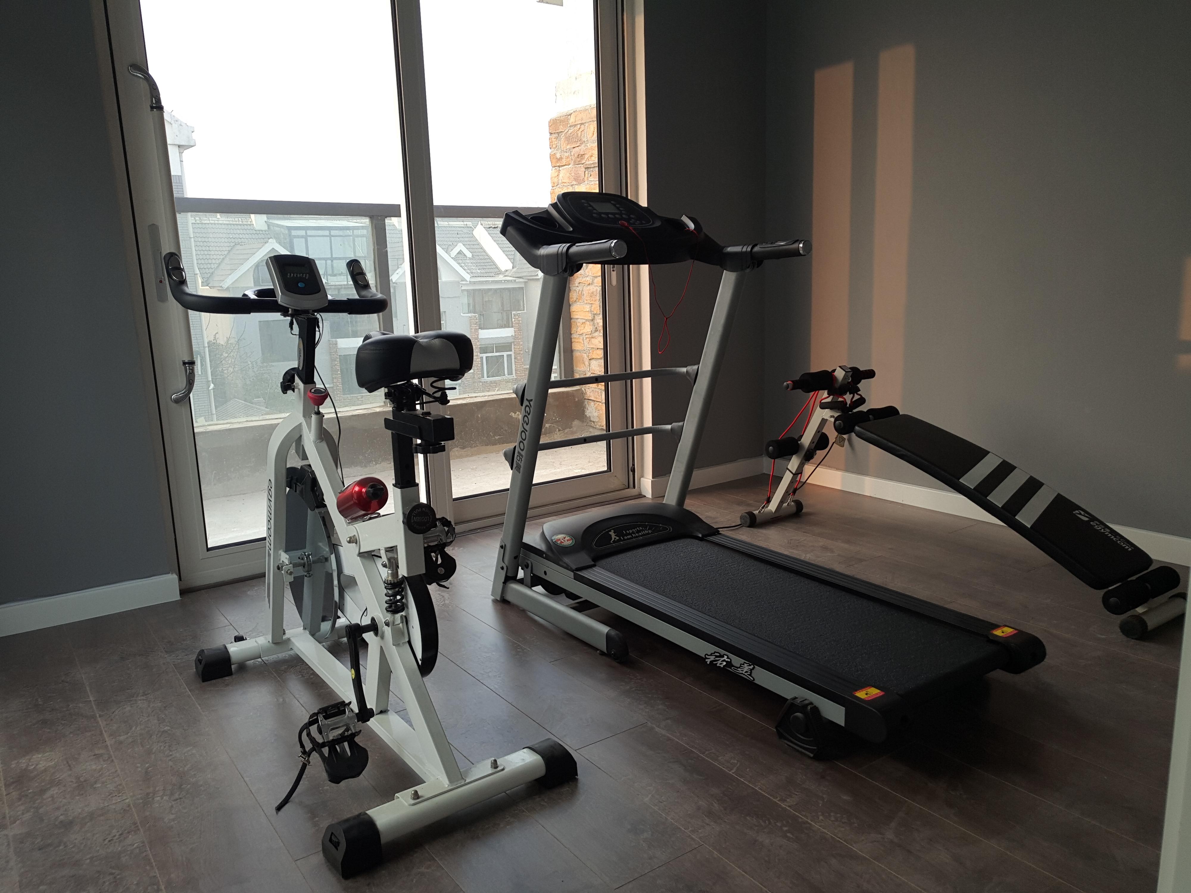 联排别墅与大平层优缺点对比_别墅院子维护与种植经验分享_别墅案例分析报告ppt