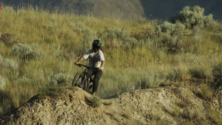 《美骑快讯》第319期 Canyon概念车,看似汽车,其实是个电助力自行车;全新材料面世,车架有救了